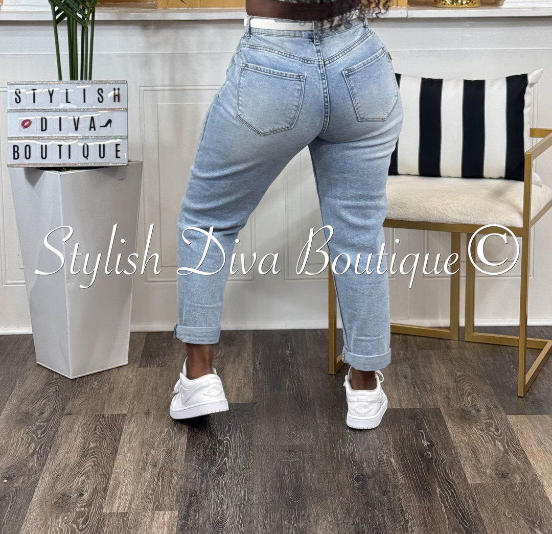 Jani Mom Jeans (Light Denim Blue)