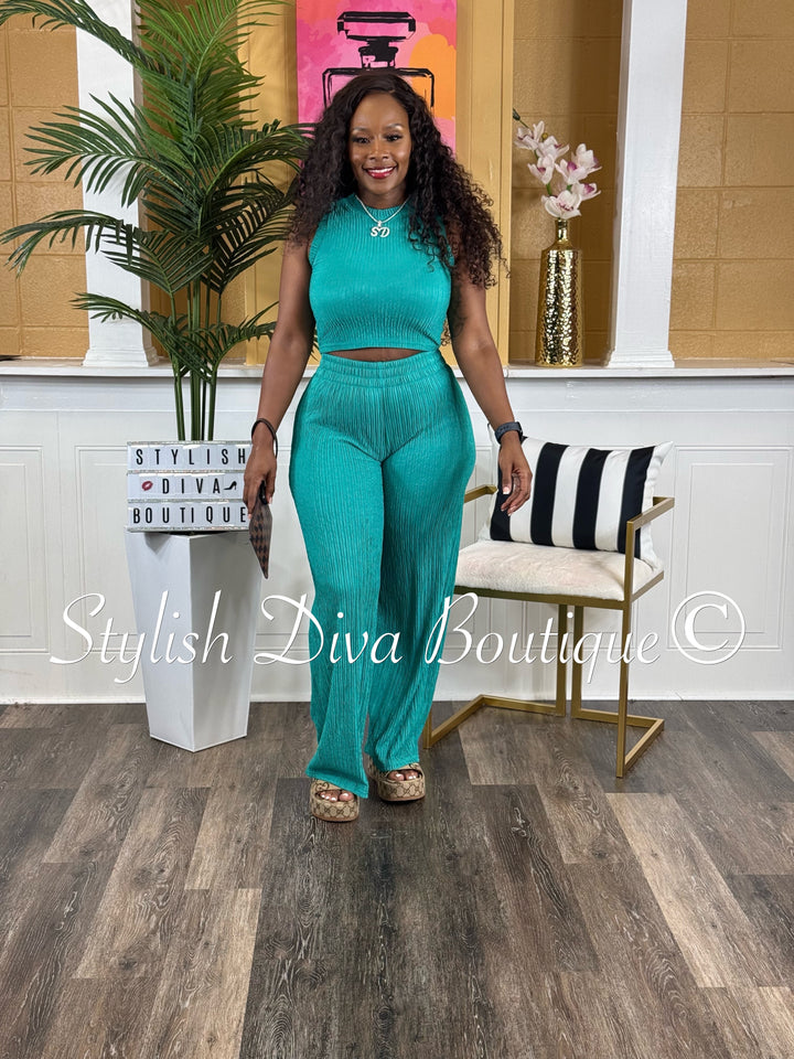 She's Different Cropped Set (Emerald Green)