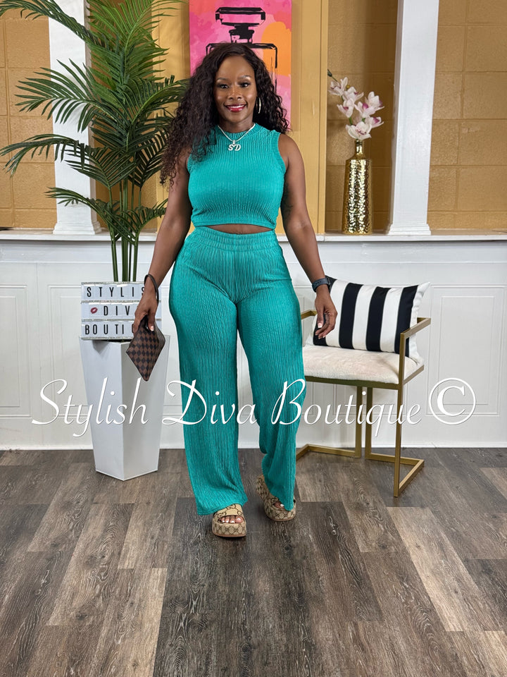 She's Different Cropped Set (Emerald Green)