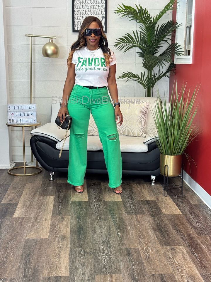 FAVOR looks good on me Graphic Tee (Green Print)